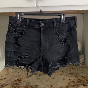 High waited black shorts with rips